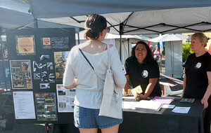 6ad87c9d0010f_Stand1.jpg
